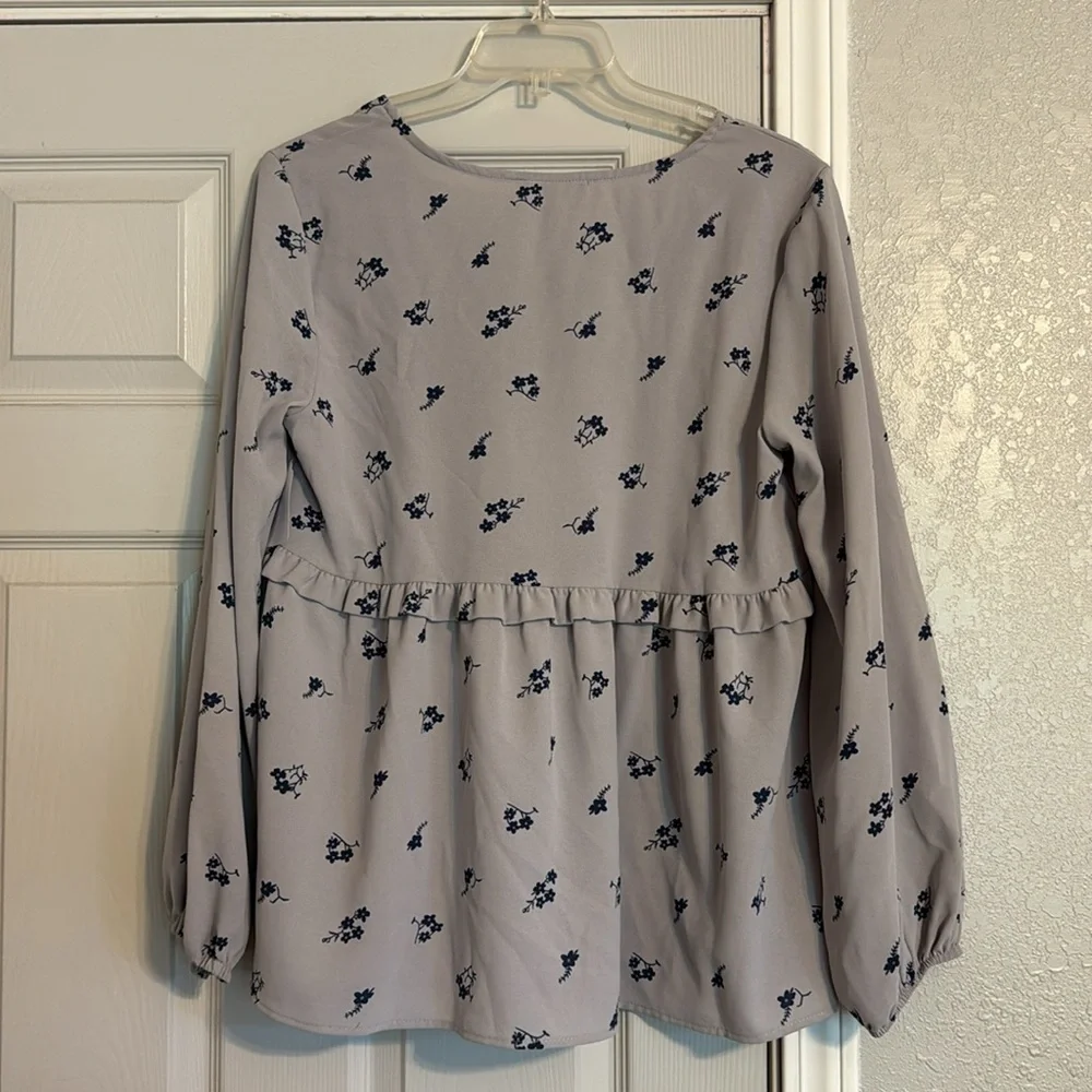 Women’s Blouse NWT - Picture 3 of 5